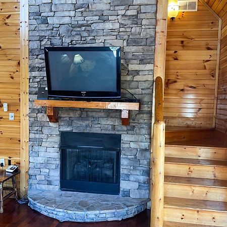 Black Bear Hideaway Cabin Гатлінбург Екстер'єр фото