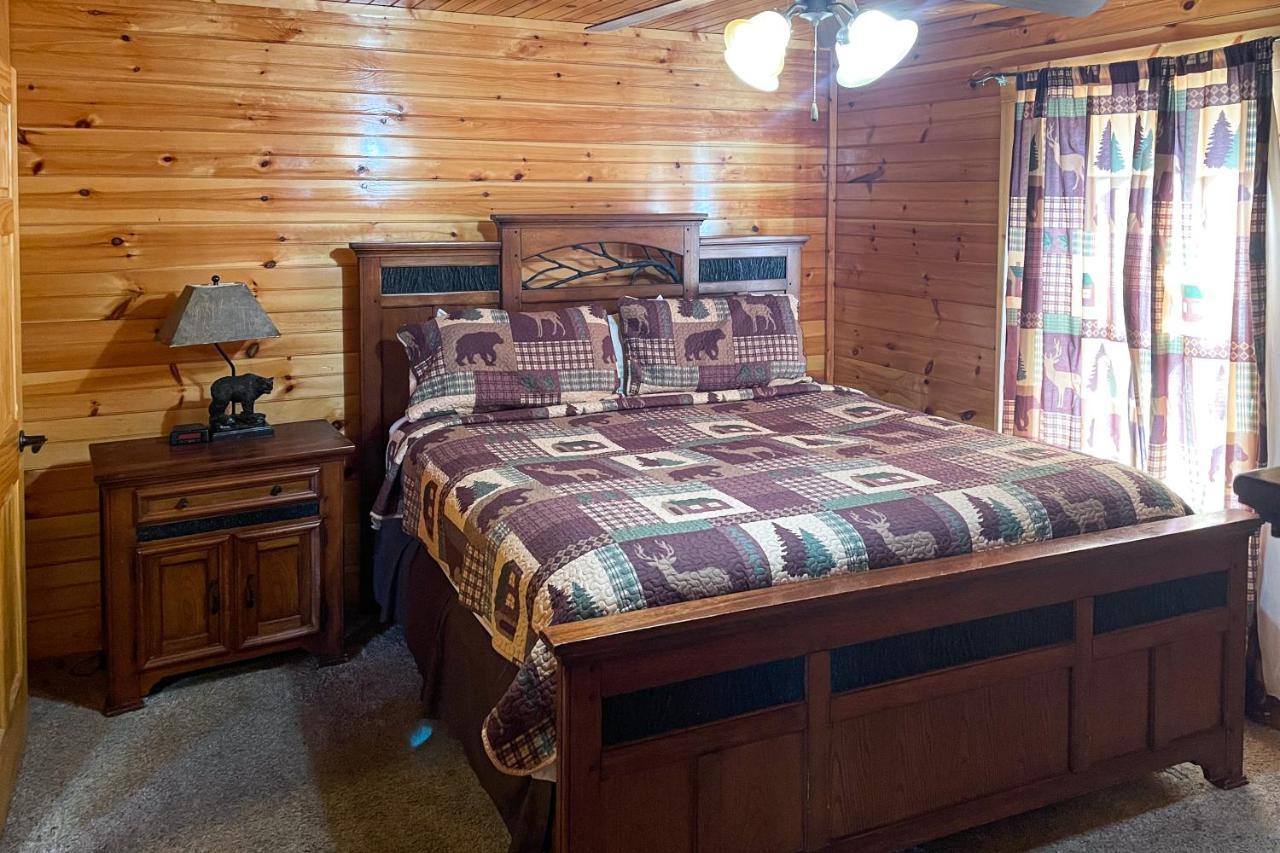 Black Bear Hideaway Cabin Гатлінбург Екстер'єр фото