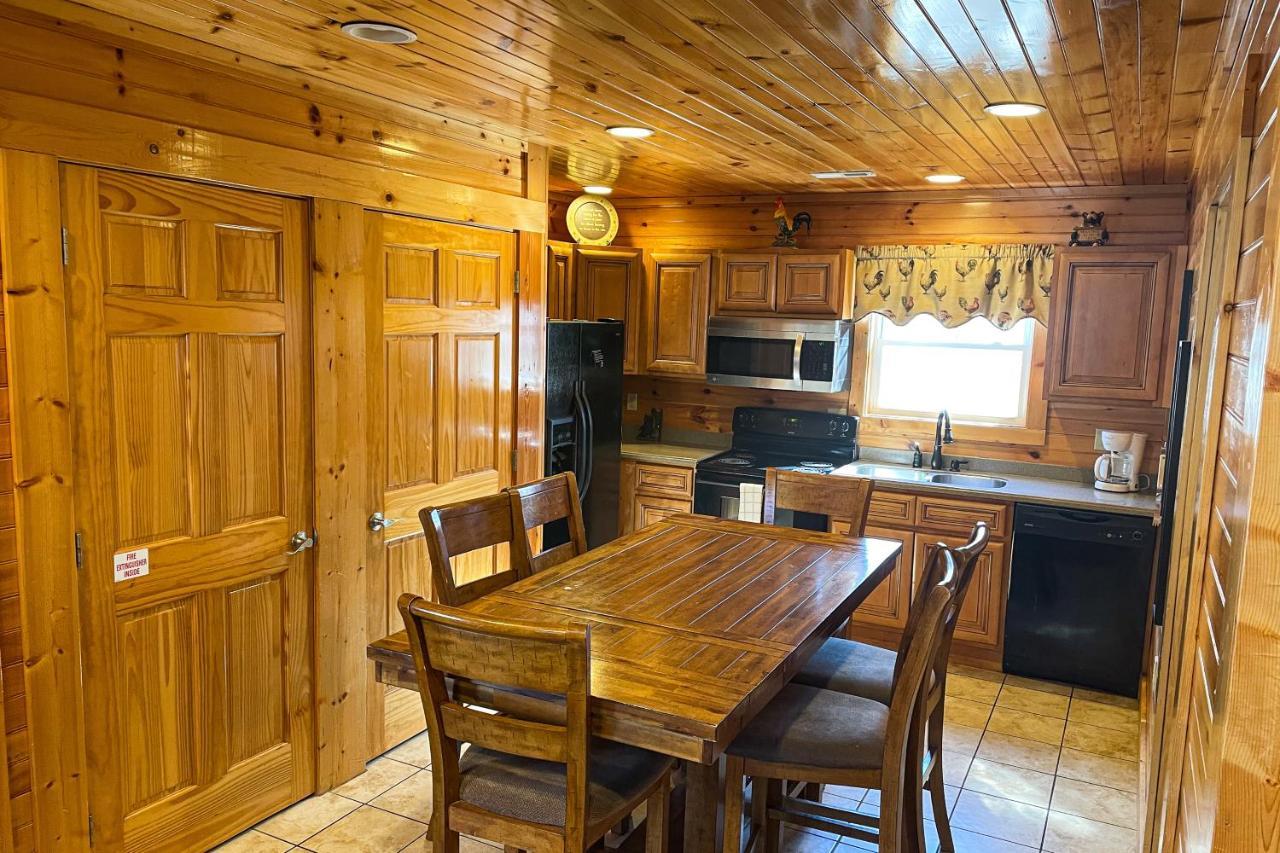 Black Bear Hideaway Cabin Гатлінбург Екстер'єр фото