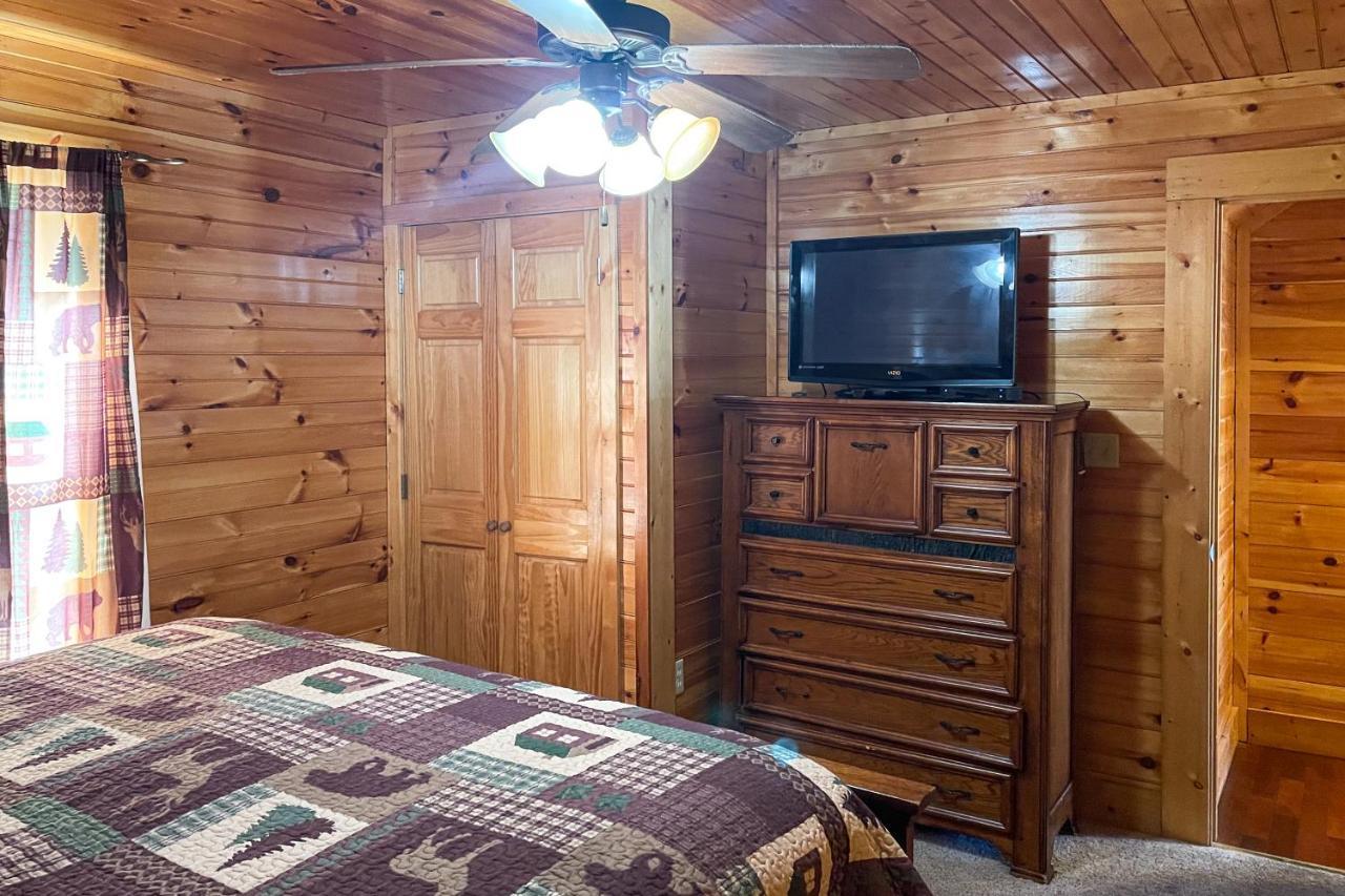 Black Bear Hideaway Cabin Гатлінбург Екстер'єр фото