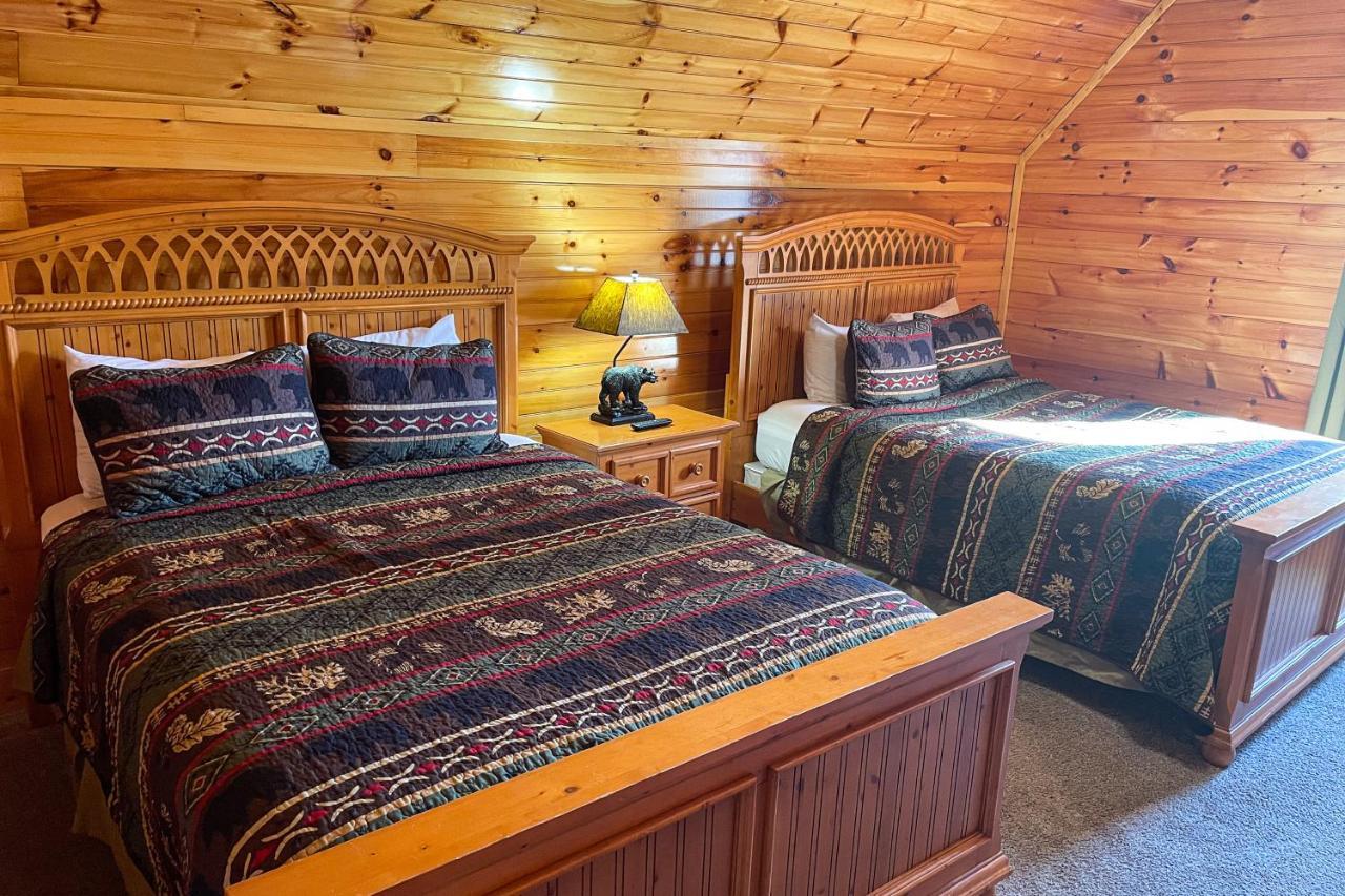 Black Bear Hideaway Cabin Гатлінбург Екстер'єр фото